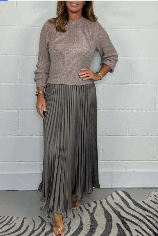 Juanita | Elegant Pleated Round Neck Dress